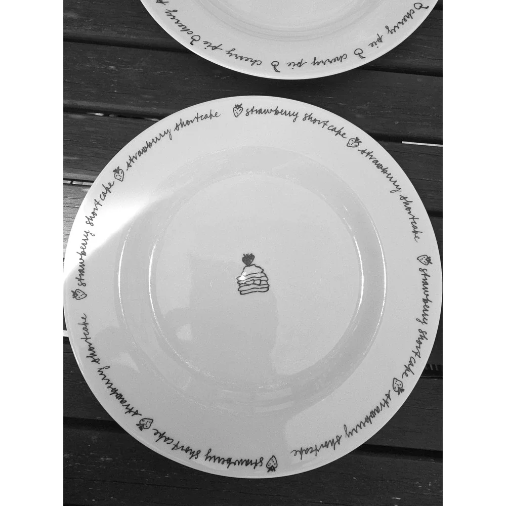 Set of 4 Pottery Barn Dessert Plates!‎